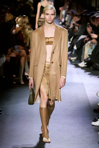 Look 14